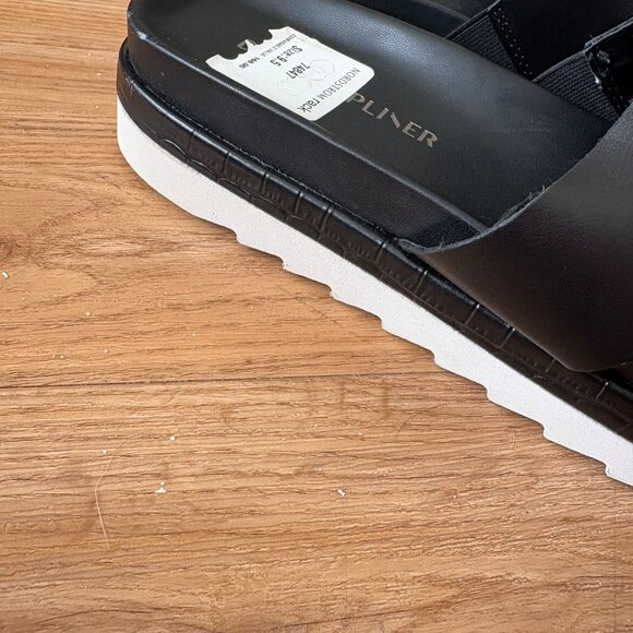 Donald J Pliner Fifi Lylaa Leather Thong Strap Sandals Black NWOB Size 9.5 - Picture 5 of 8